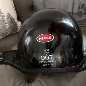 Motorcycle helmet: HCI 100 DOT FMVSS 218